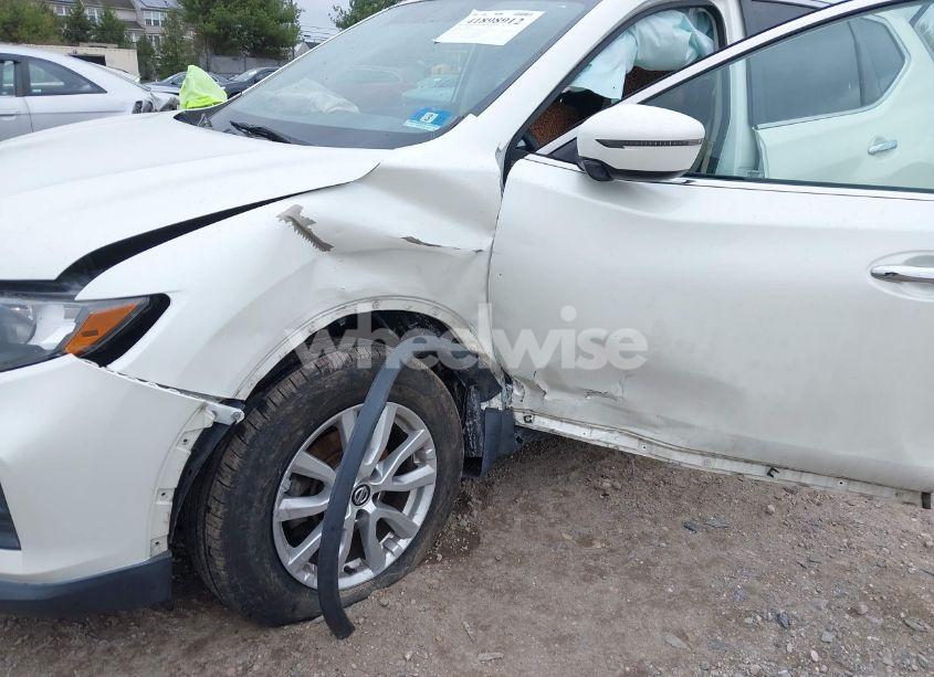 Photo 6 of 2018 Nissan Rogue SV (VIN 5N1AT2MV2JC770791)