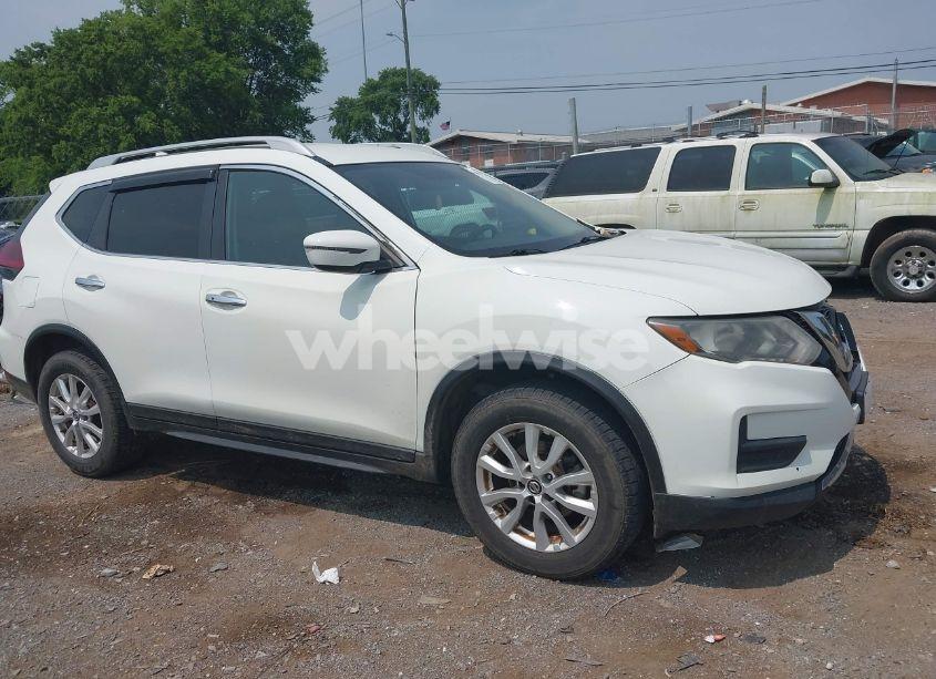 Photo 13 of 2018 Nissan Rogue SV (VIN 5N1AT2MV2JC786439)