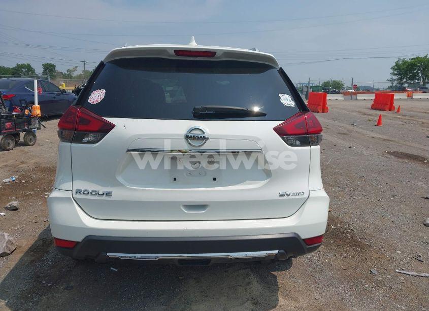 Photo 16 of 2018 Nissan Rogue SV (VIN 5N1AT2MV2JC786439)
