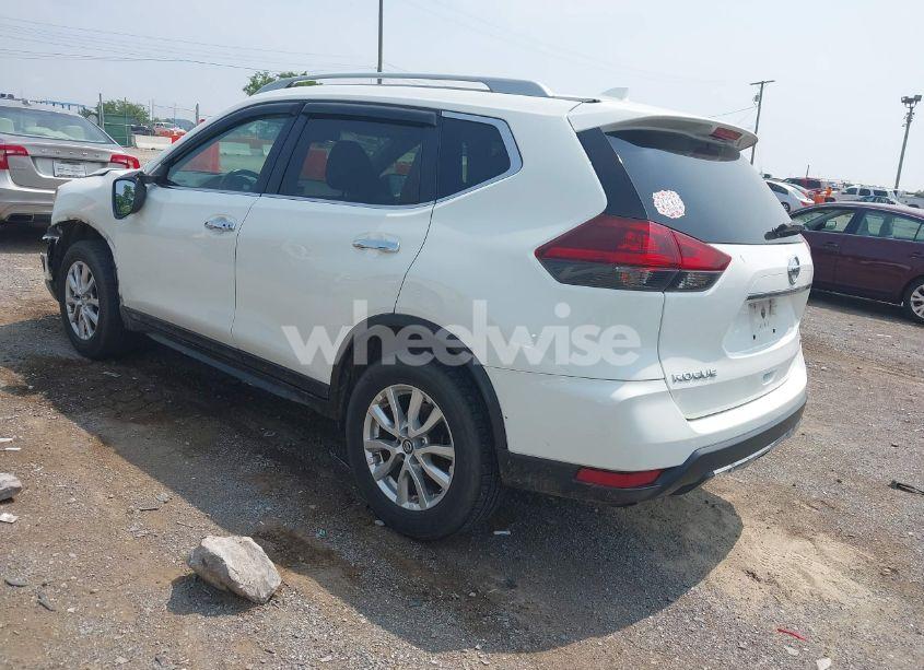 Photo 3 of 2018 Nissan Rogue SV (VIN 5N1AT2MV2JC786439)