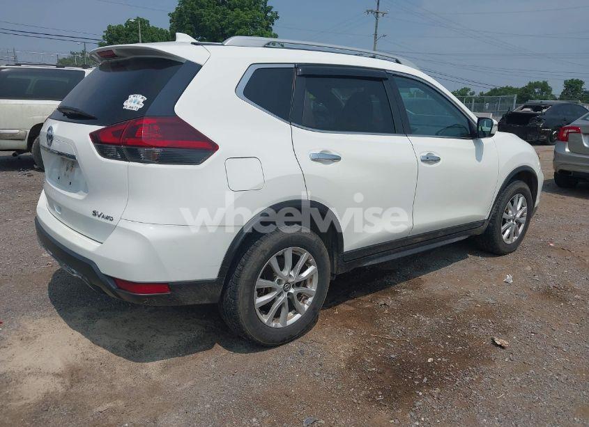 Photo 4 of 2018 Nissan Rogue SV (VIN 5N1AT2MV2JC786439)