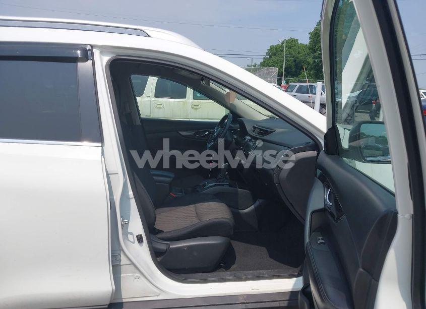 Photo 5 of 2018 Nissan Rogue SV (VIN 5N1AT2MV2JC786439)