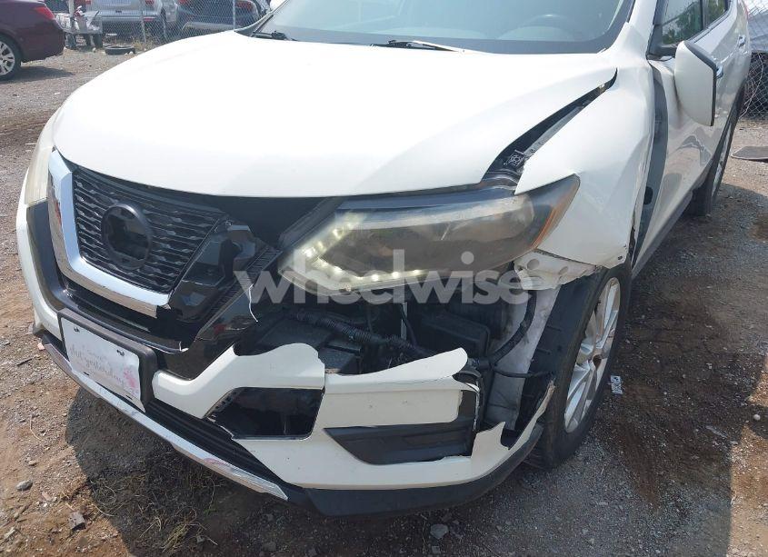 Photo 6 of 2018 Nissan Rogue SV (VIN 5N1AT2MV2JC786439)