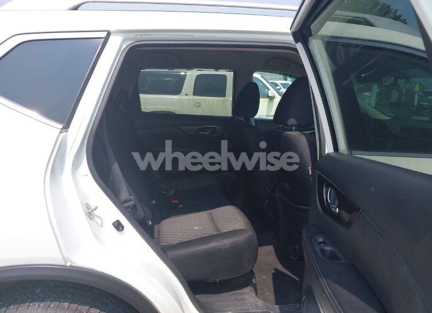 Photo 8 of 2018 Nissan Rogue SV (VIN 5N1AT2MV2JC786439)