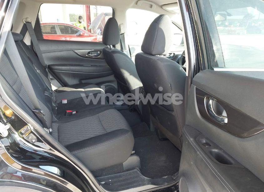 Photo 8 of 2018 Nissan Rogue S (VIN 5N1AT2MV2JC814997)