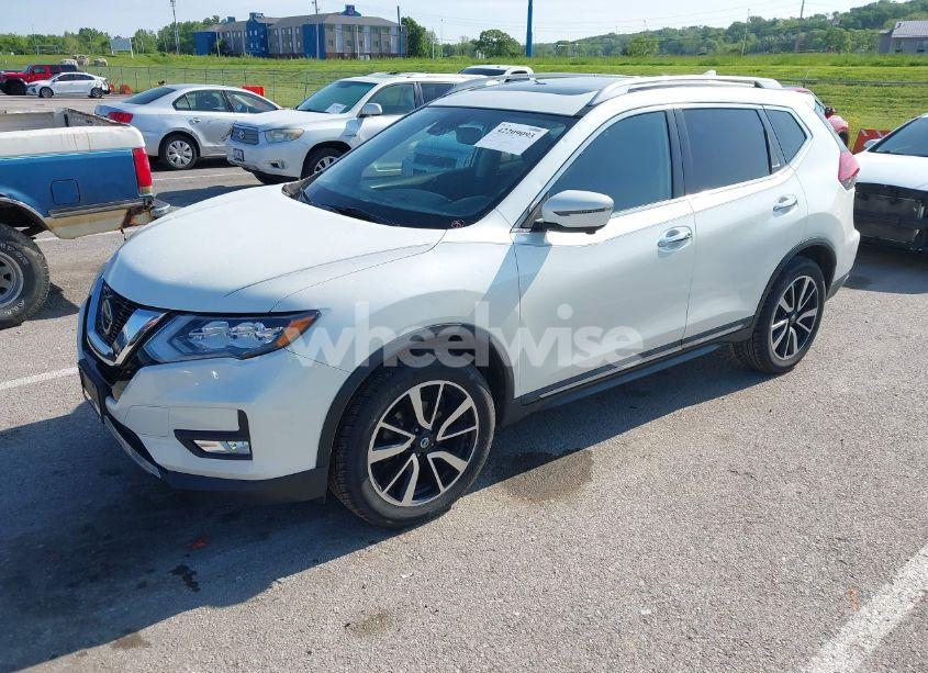 Photo 2 of 2019 Nissan Rogue SL (VIN 5N1AT2MV2KC726646)
