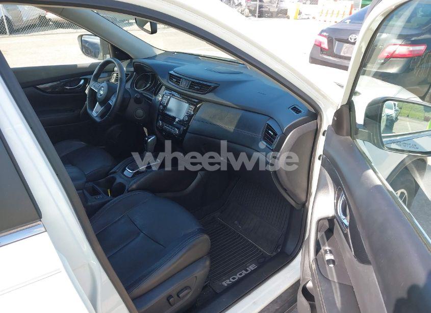 Photo 5 of 2019 Nissan Rogue SL (VIN 5N1AT2MV2KC726646)