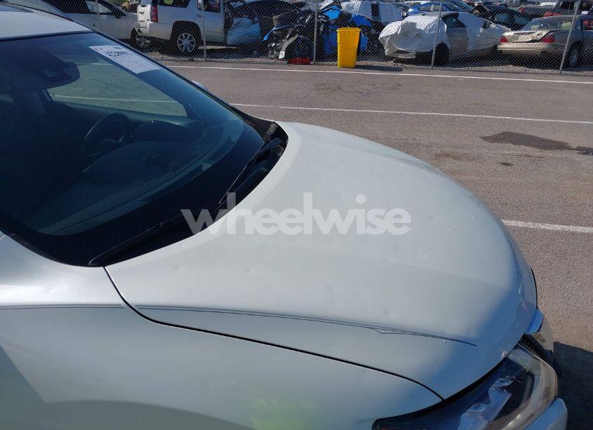 Photo 6 of 2019 Nissan Rogue SL (VIN 5N1AT2MV2KC726646)