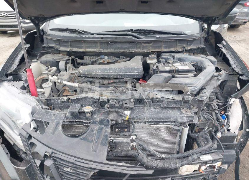 Photo 10 of 2019 Nissan Rogue SV (VIN 5N1AT2MV2KC747545)