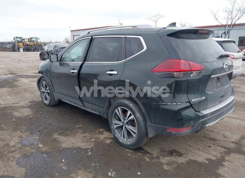 Photo 3 of 2019 Nissan Rogue SV (VIN 5N1AT2MV2KC747545)