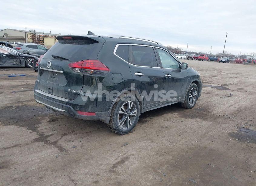 Photo 4 of 2019 Nissan Rogue SV (VIN 5N1AT2MV2KC747545)