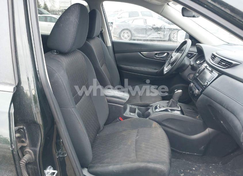 Photo 5 of 2019 Nissan Rogue SV (VIN 5N1AT2MV2KC747545)