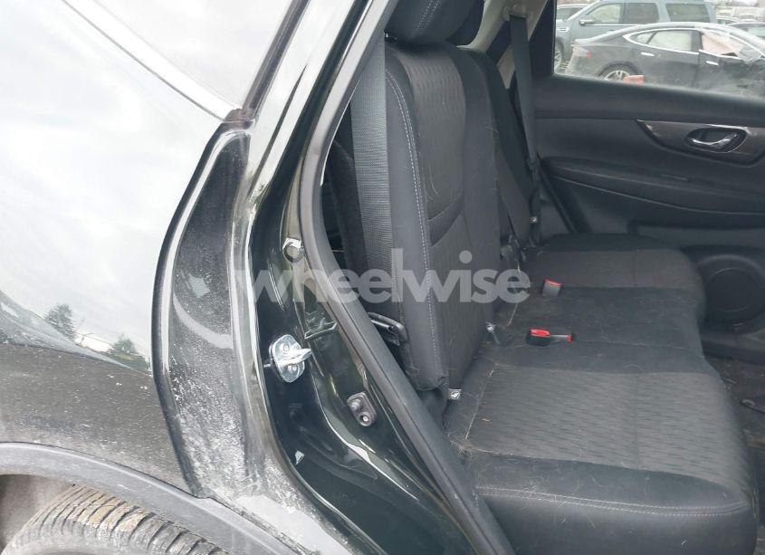 Photo 8 of 2019 Nissan Rogue SV (VIN 5N1AT2MV2KC747545)