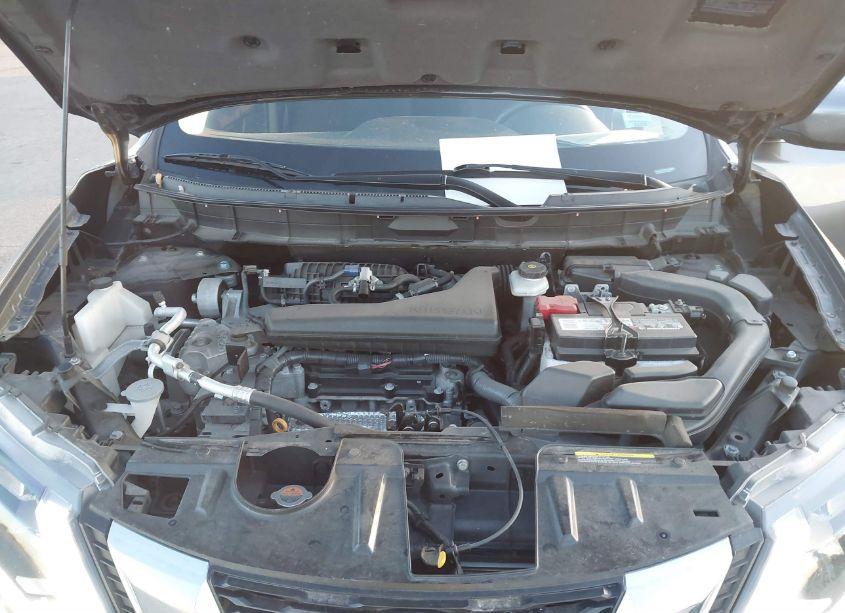 Photo 10 of 2019 Nissan Rogue S (VIN 5N1AT2MV2KC749036)