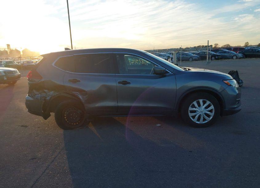 Photo 14 of 2019 Nissan Rogue S (VIN 5N1AT2MV2KC749036)