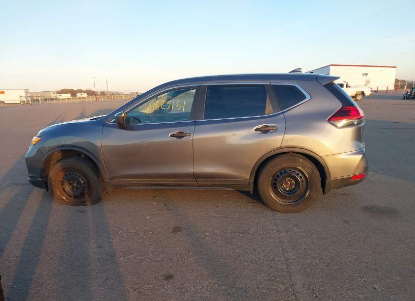 Photo 15 of 2019 Nissan Rogue S (VIN 5N1AT2MV2KC749036)