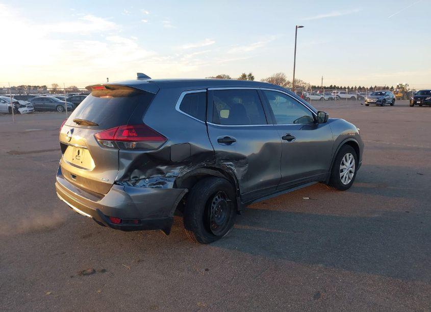 Photo 4 of 2019 Nissan Rogue S (VIN 5N1AT2MV2KC749036)