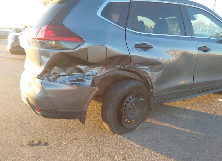 Photo 6 of 2019 Nissan Rogue S (VIN 5N1AT2MV2KC749036)