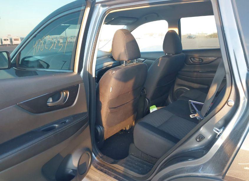 Photo 8 of 2019 Nissan Rogue S (VIN 5N1AT2MV2KC749036)