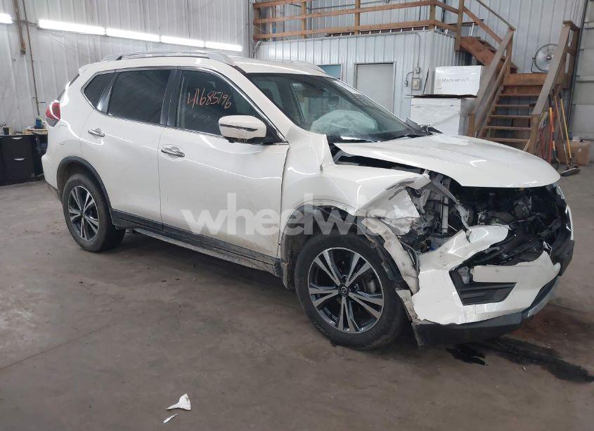 2019 Nissan Rogue SV (VIN 5N1AT2MV2KC752129) main photo