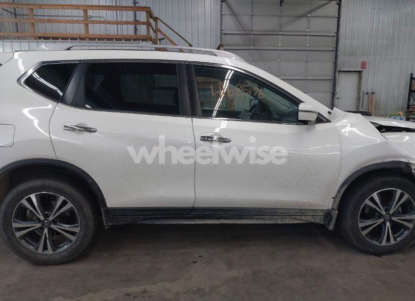 Photo 13 of 2019 Nissan Rogue SV (VIN 5N1AT2MV2KC752129)