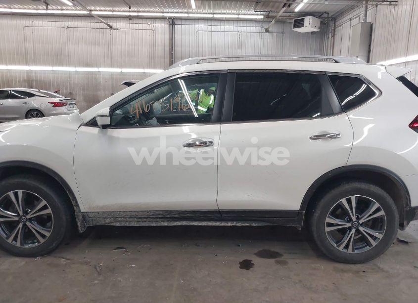 Photo 14 of 2019 Nissan Rogue SV (VIN 5N1AT2MV2KC752129)