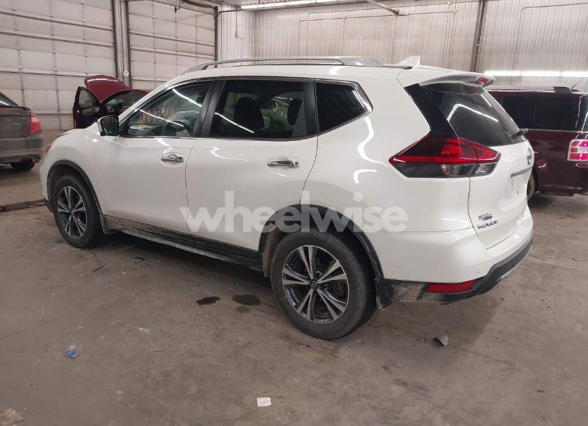 Photo 3 of 2019 Nissan Rogue SV (VIN 5N1AT2MV2KC752129)