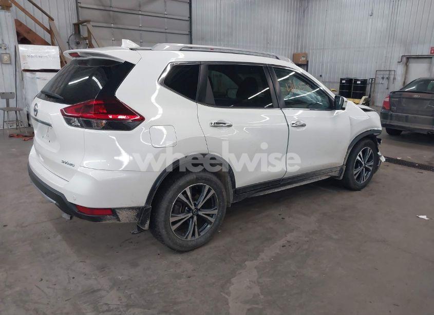 Photo 4 of 2019 Nissan Rogue SV (VIN 5N1AT2MV2KC752129)