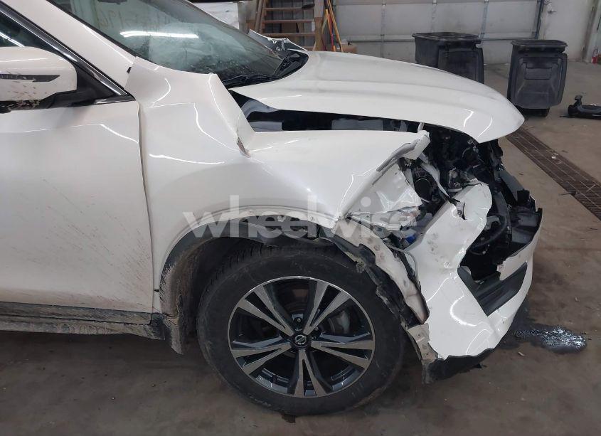 Photo 6 of 2019 Nissan Rogue SV (VIN 5N1AT2MV2KC752129)