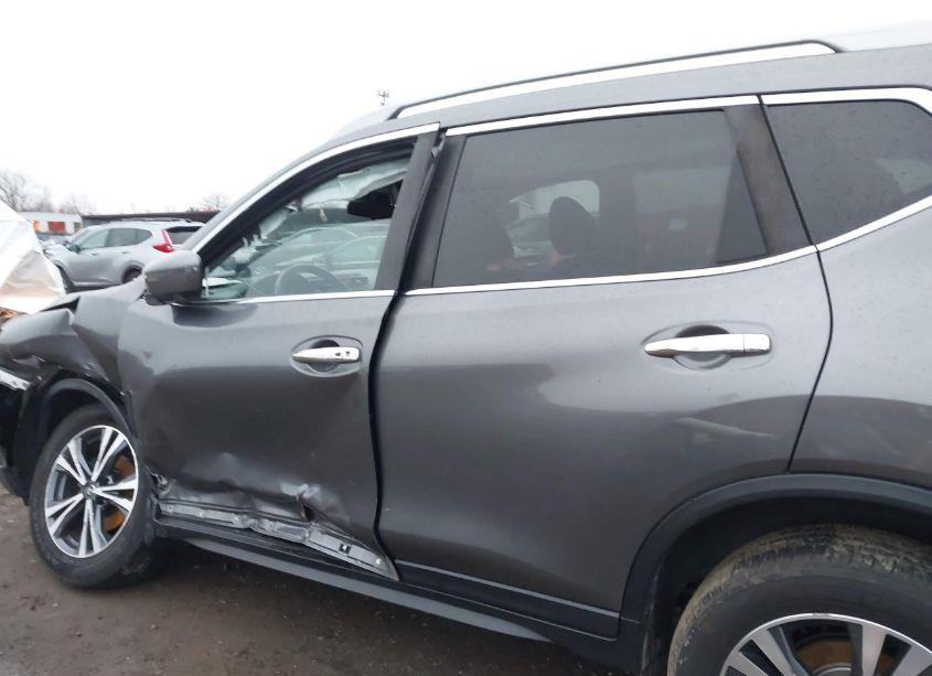 Photo 14 of 2019 Nissan Rogue SV (VIN 5N1AT2MV2KC772011)