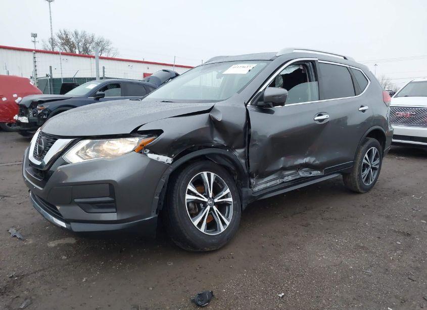 Photo 2 of 2019 Nissan Rogue SV (VIN 5N1AT2MV2KC772011)