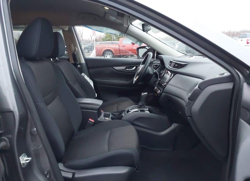 Photo 5 of 2019 Nissan Rogue SV (VIN 5N1AT2MV2KC772011)