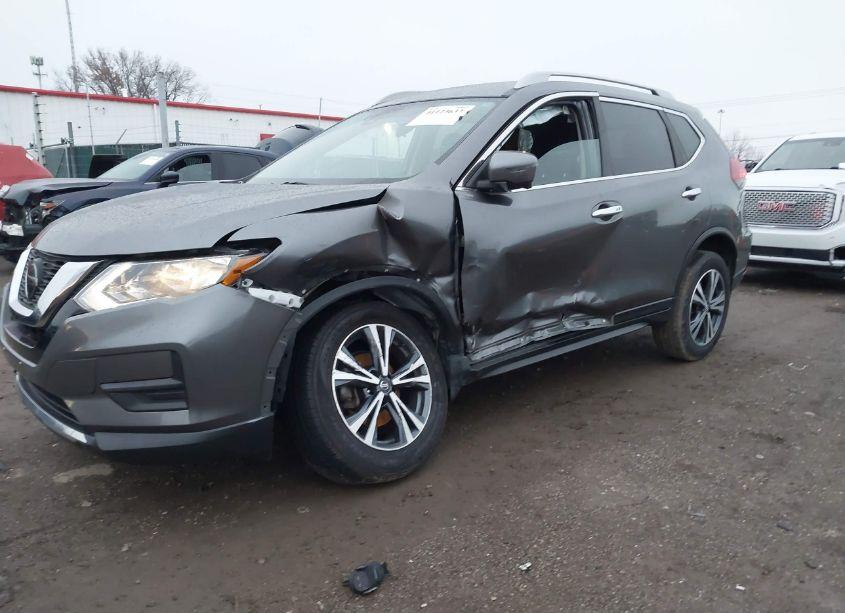 Photo 6 of 2019 Nissan Rogue SV (VIN 5N1AT2MV2KC772011)