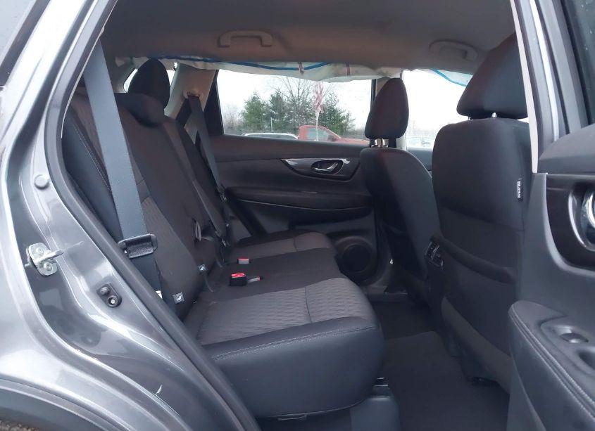 Photo 8 of 2019 Nissan Rogue SV (VIN 5N1AT2MV2KC772011)