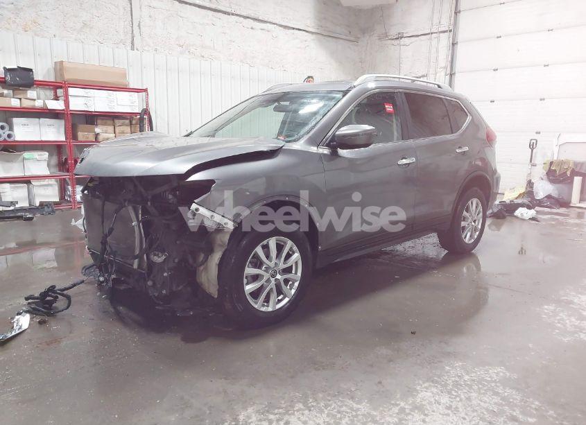 Photo 2 of 2019 Nissan Rogue SV (VIN 5N1AT2MV2KC783204)
