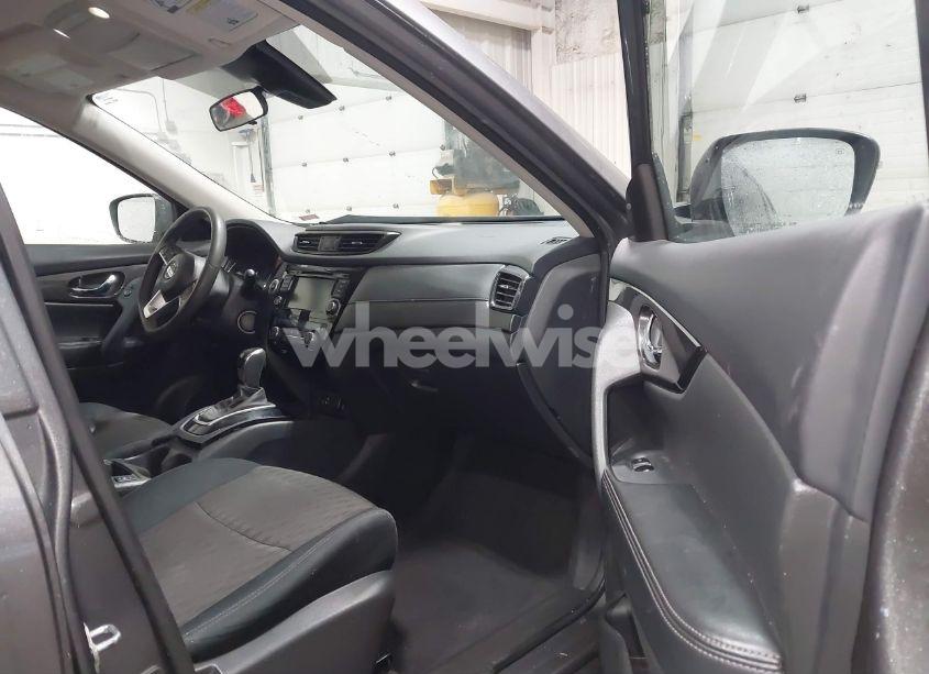 Photo 5 of 2019 Nissan Rogue SV (VIN 5N1AT2MV2KC783204)