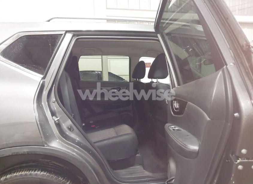 Photo 8 of 2019 Nissan Rogue SV (VIN 5N1AT2MV2KC783204)