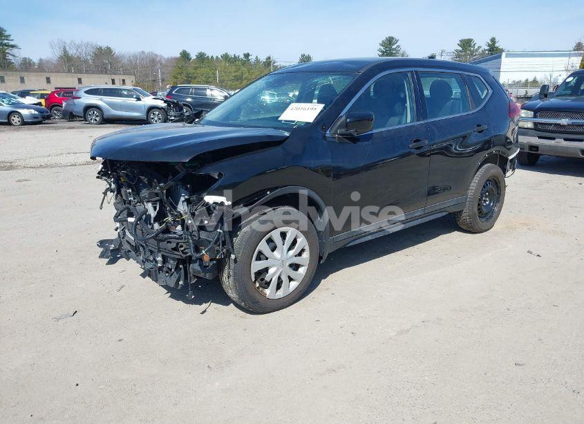 Photo 2 of 2019 Nissan Rogue S (VIN 5N1AT2MV2KC798639)