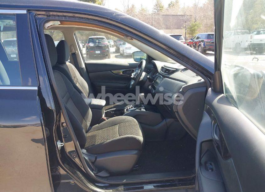 Photo 5 of 2019 Nissan Rogue S (VIN 5N1AT2MV2KC798639)