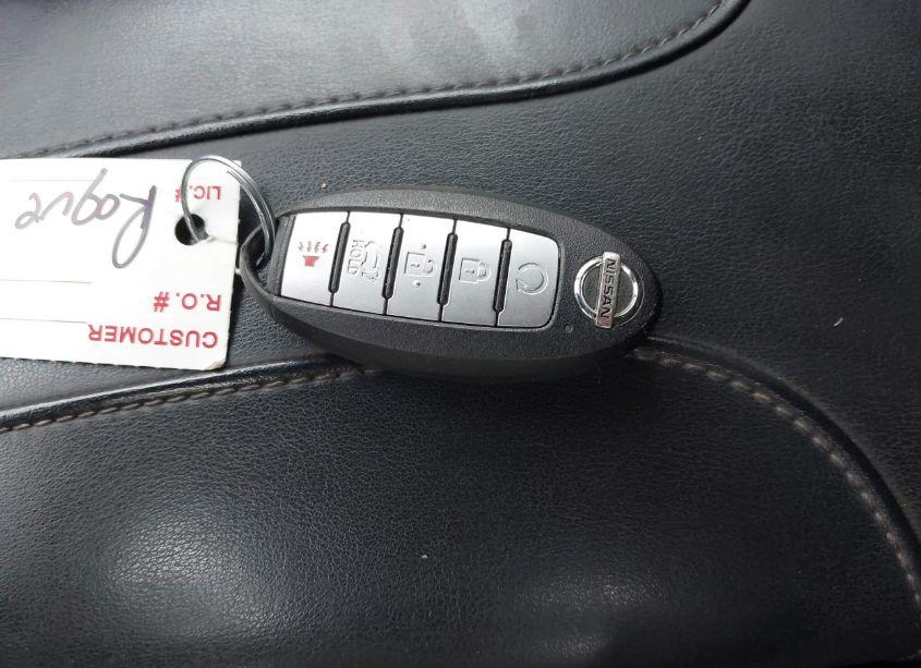 Photo 11 of 2019 Nissan Rogue SL (VIN 5N1AT2MV2KC802575)