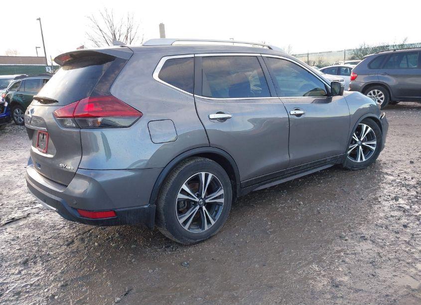 Photo 4 of 2019 Nissan Rogue SV (VIN 5N1AT2MV2KC828870)