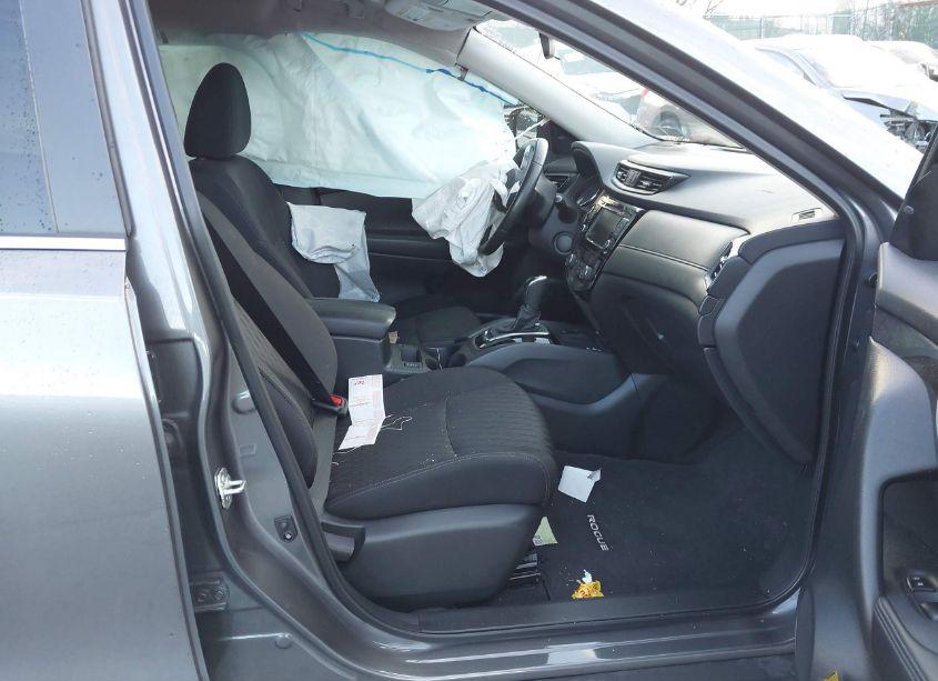 Photo 5 of 2019 Nissan Rogue SV (VIN 5N1AT2MV2KC828870)