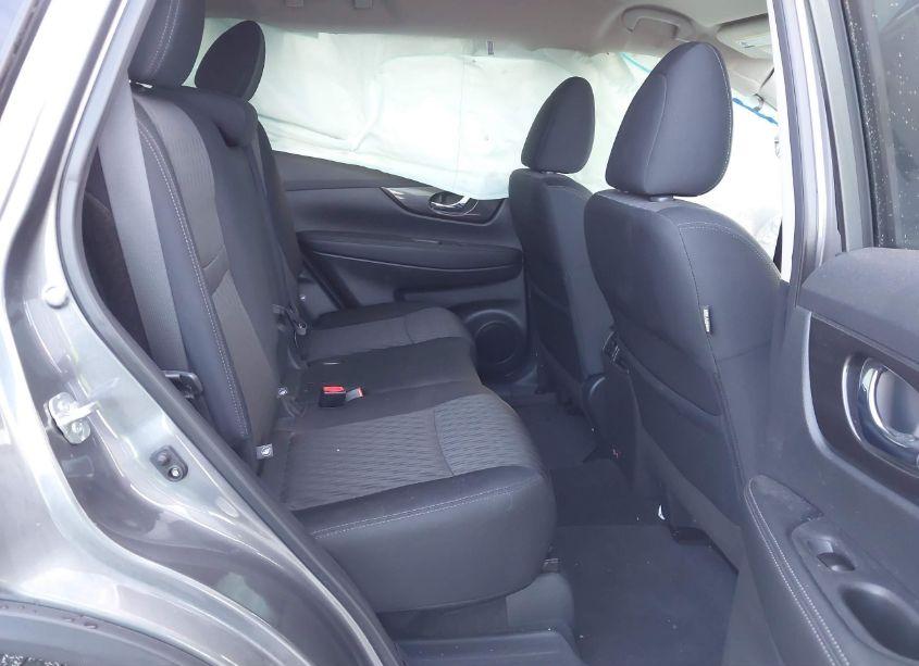 Photo 8 of 2019 Nissan Rogue SV (VIN 5N1AT2MV2KC828870)