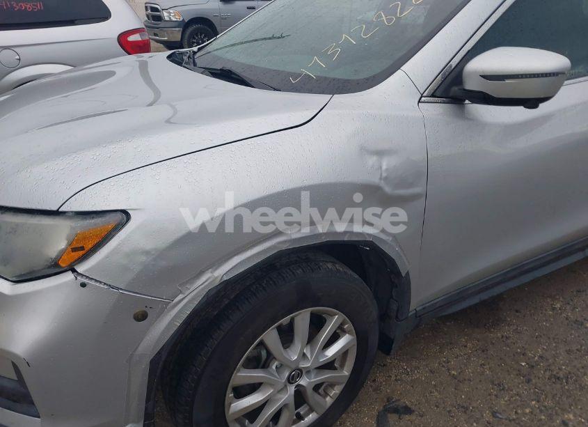 Photo 6 of 2017 Nissan Rogue SV (VIN 5N1AT2MV3HC770146)