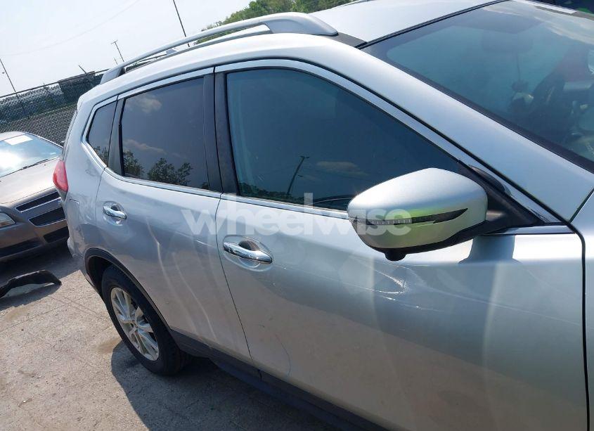 Photo 13 of 2017 Nissan Rogue SV (VIN 5N1AT2MV3HC895860)