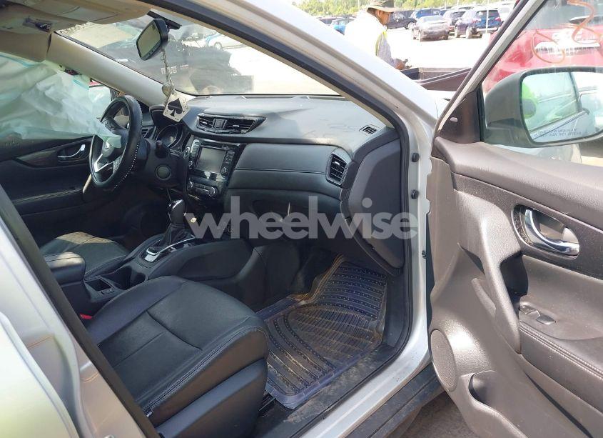 Photo 5 of 2017 Nissan Rogue SV (VIN 5N1AT2MV3HC895860)