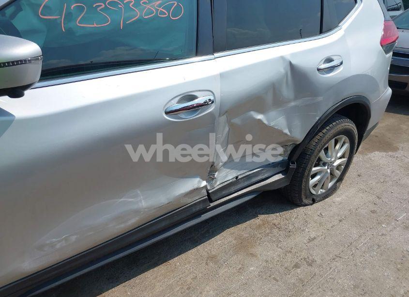 Photo 6 of 2017 Nissan Rogue SV (VIN 5N1AT2MV3HC895860)