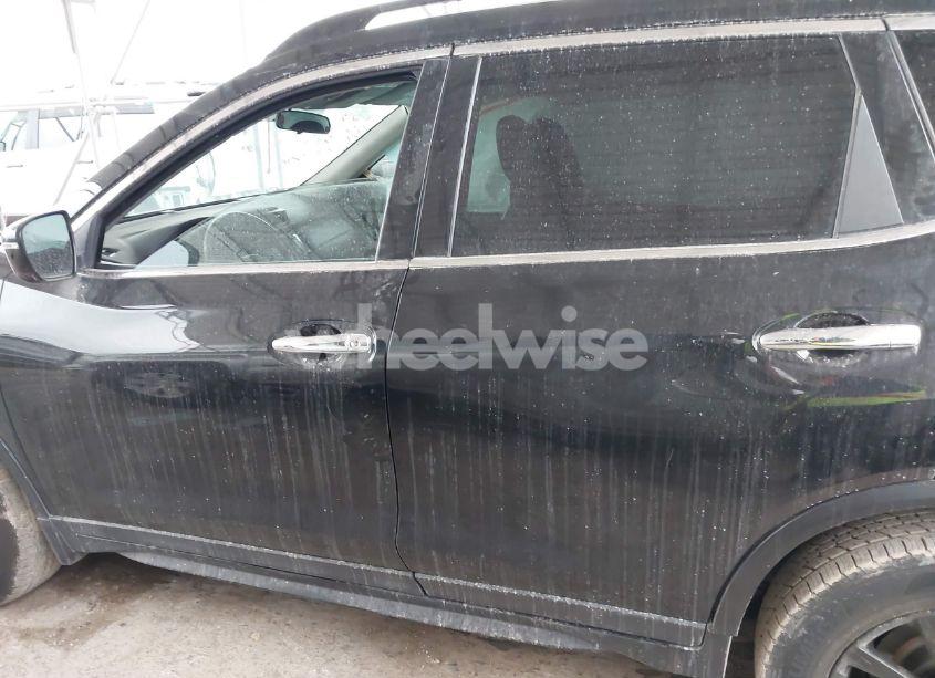 Photo 14 of 2018 Nissan Rogue SV (VIN 5N1AT2MV3JC743454)