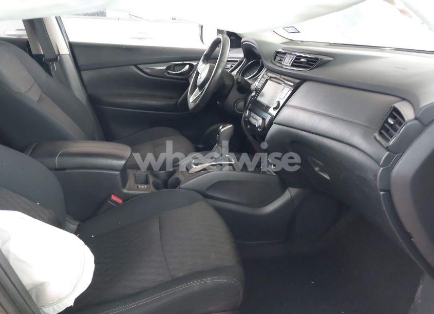 Photo 5 of 2018 Nissan Rogue SV (VIN 5N1AT2MV3JC743454)