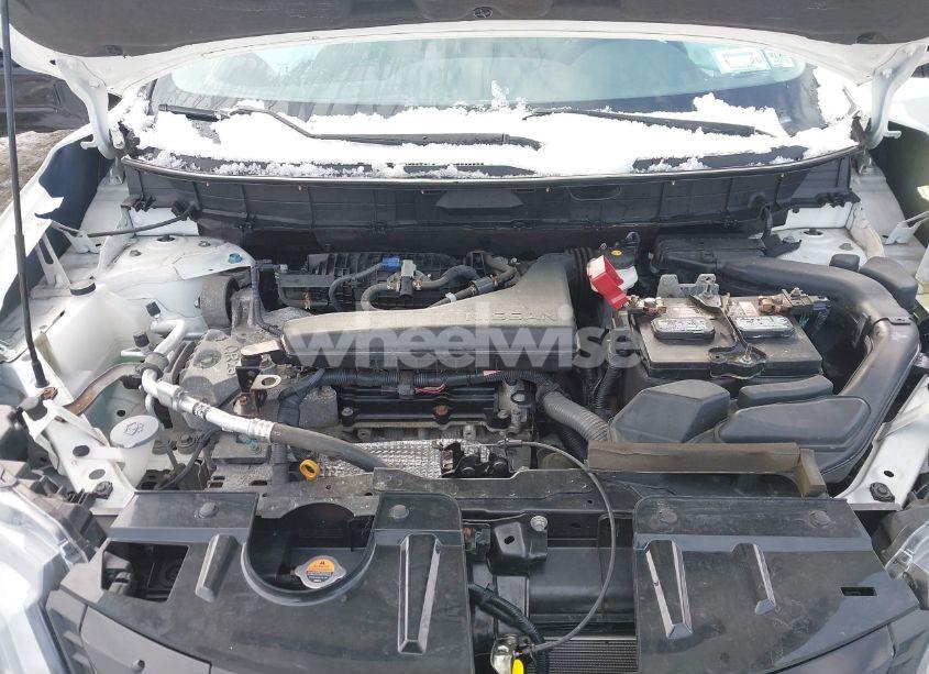 Photo 10 of 2018 Nissan Rogue SV (VIN 5N1AT2MV3JC746886)